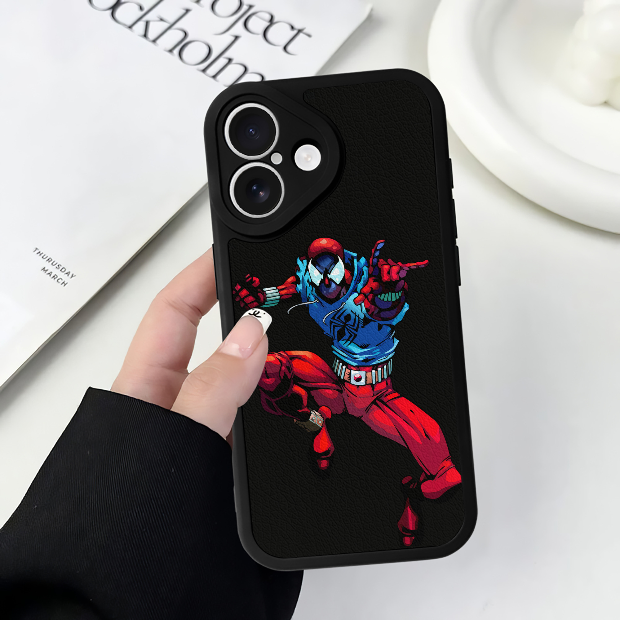 Spider Man スパイダーマン 【iPhone 16シリーズ対応】シリコンスマホケース（レザー調） 材質：シリコン